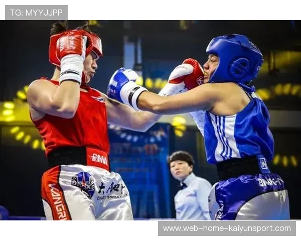 UFC重拳连续命中一回合直接终结：力量与节奏的极致较量